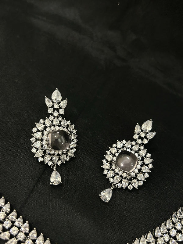 Quzey AD Coal Black Necklace Set