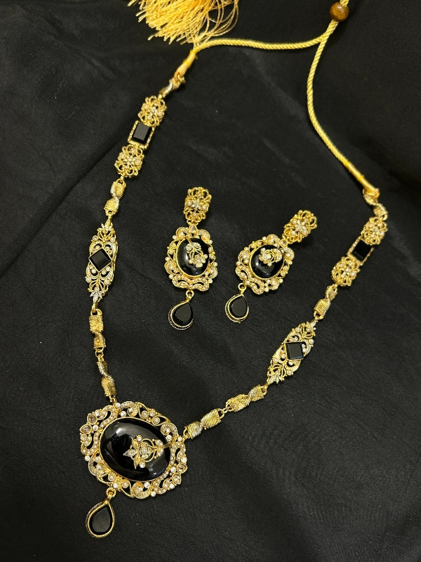 Quzey Black Maala Necklace Set
