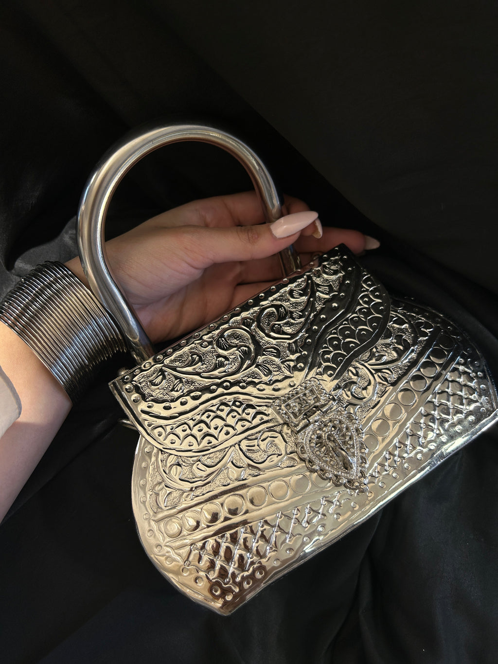 Quzey Evening Metal Clutch