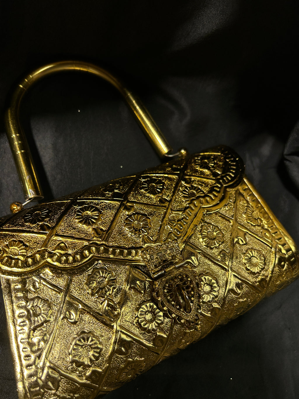 Quzey Golden Plated Clutch