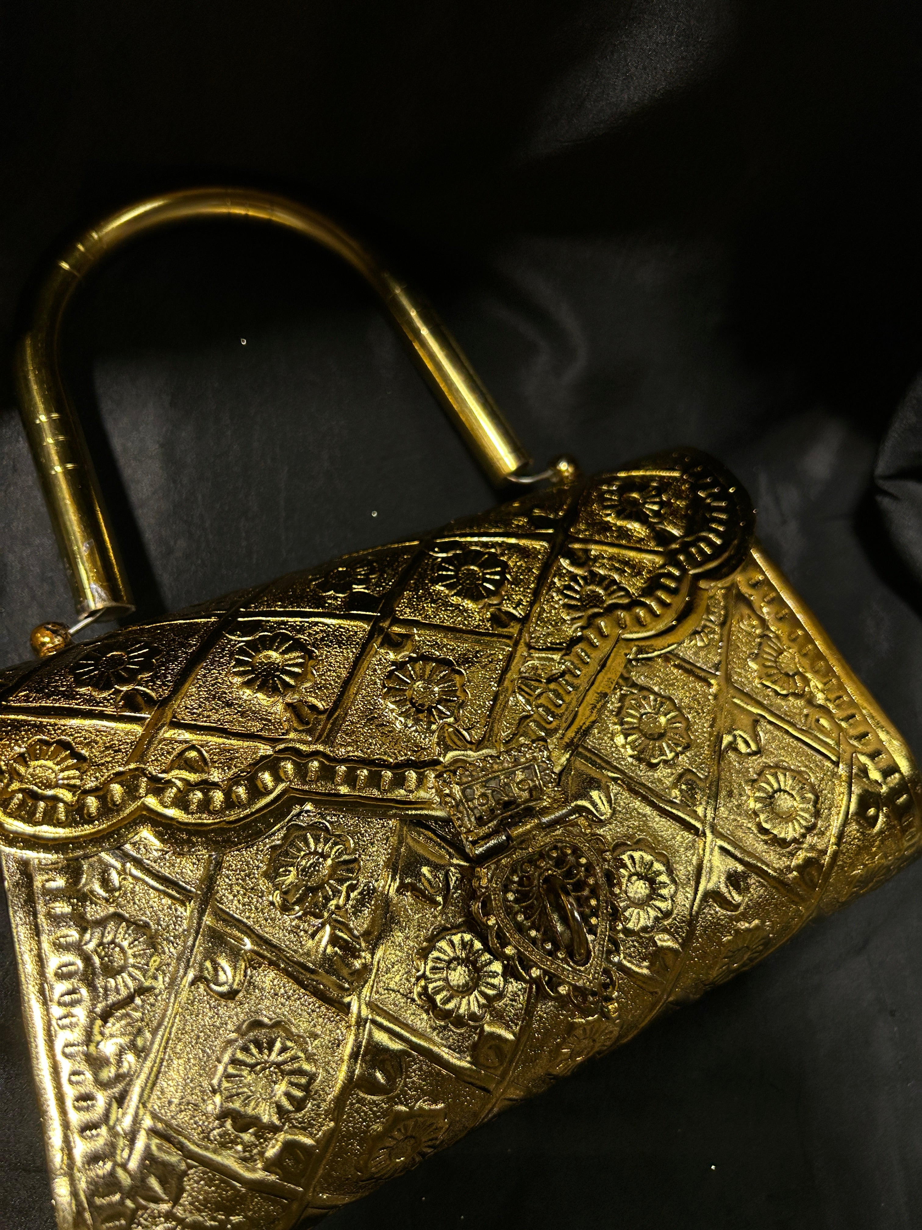 Quzey Golden Plated Clutch