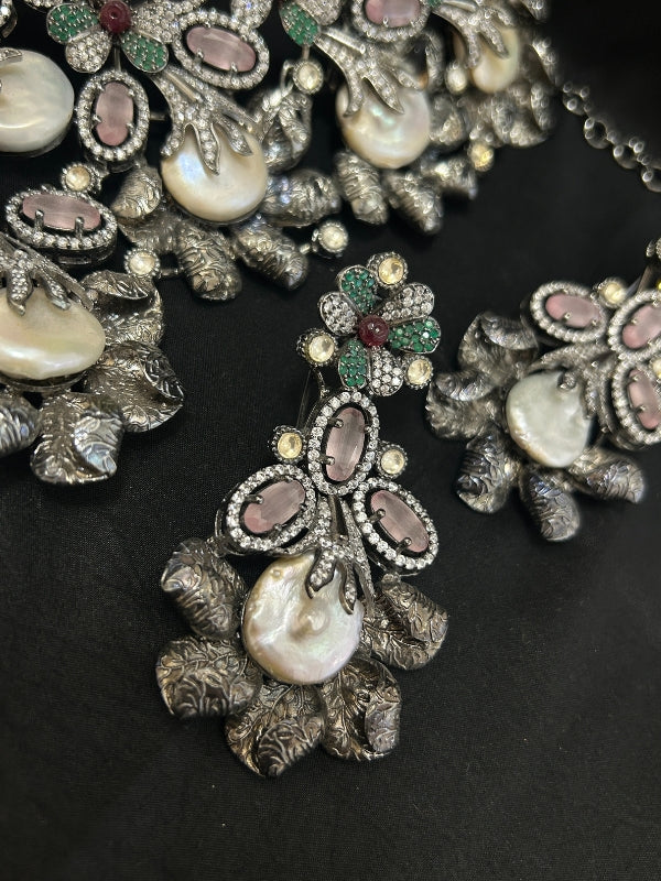 Quzey Mother of Pearl Necklace Set