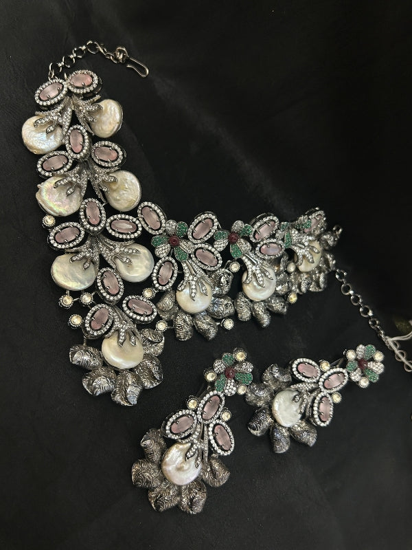Quzey Mother of Pearl Necklace Set