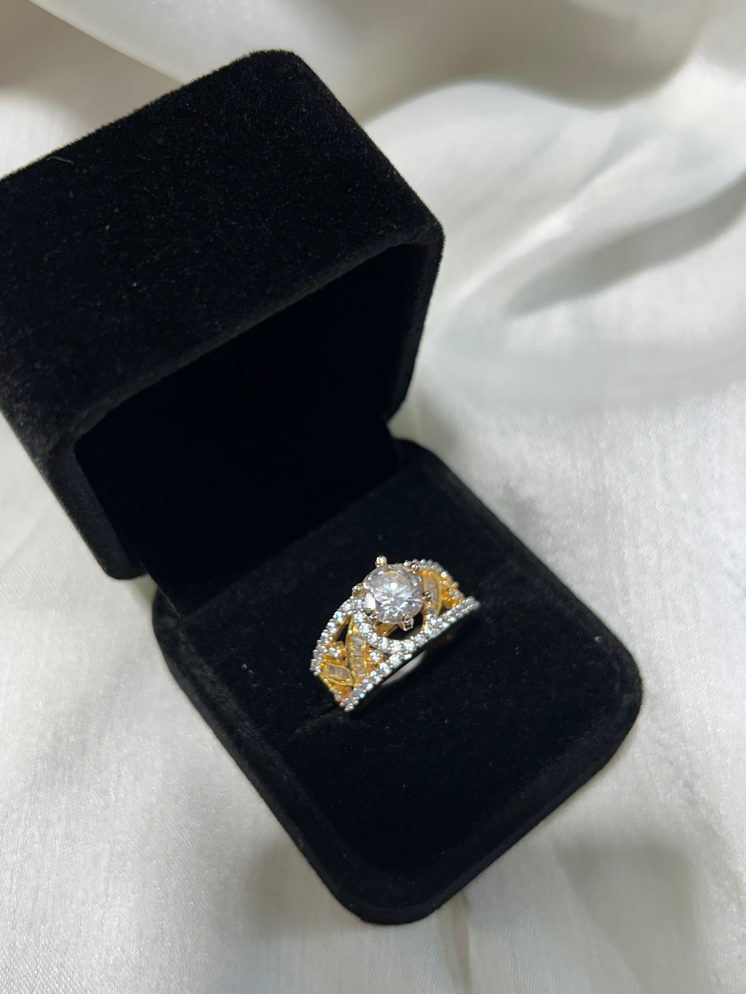 Quzey White Diamond Ring