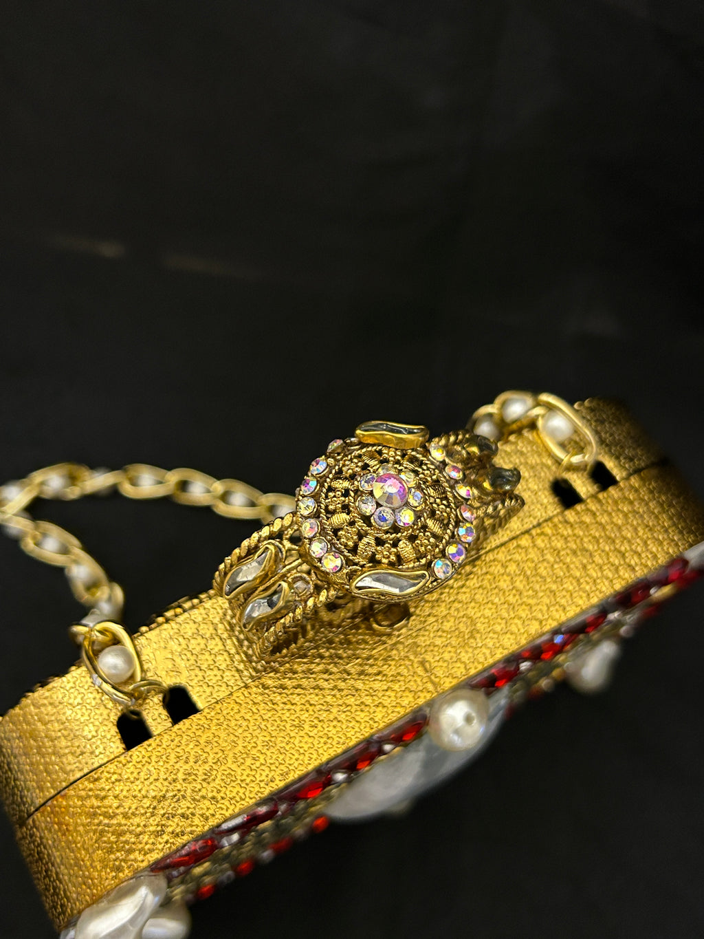 Quzey Red Stones Kundan Clutch