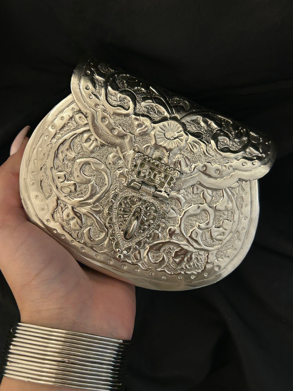 Quzey Vintage Metal Clutch