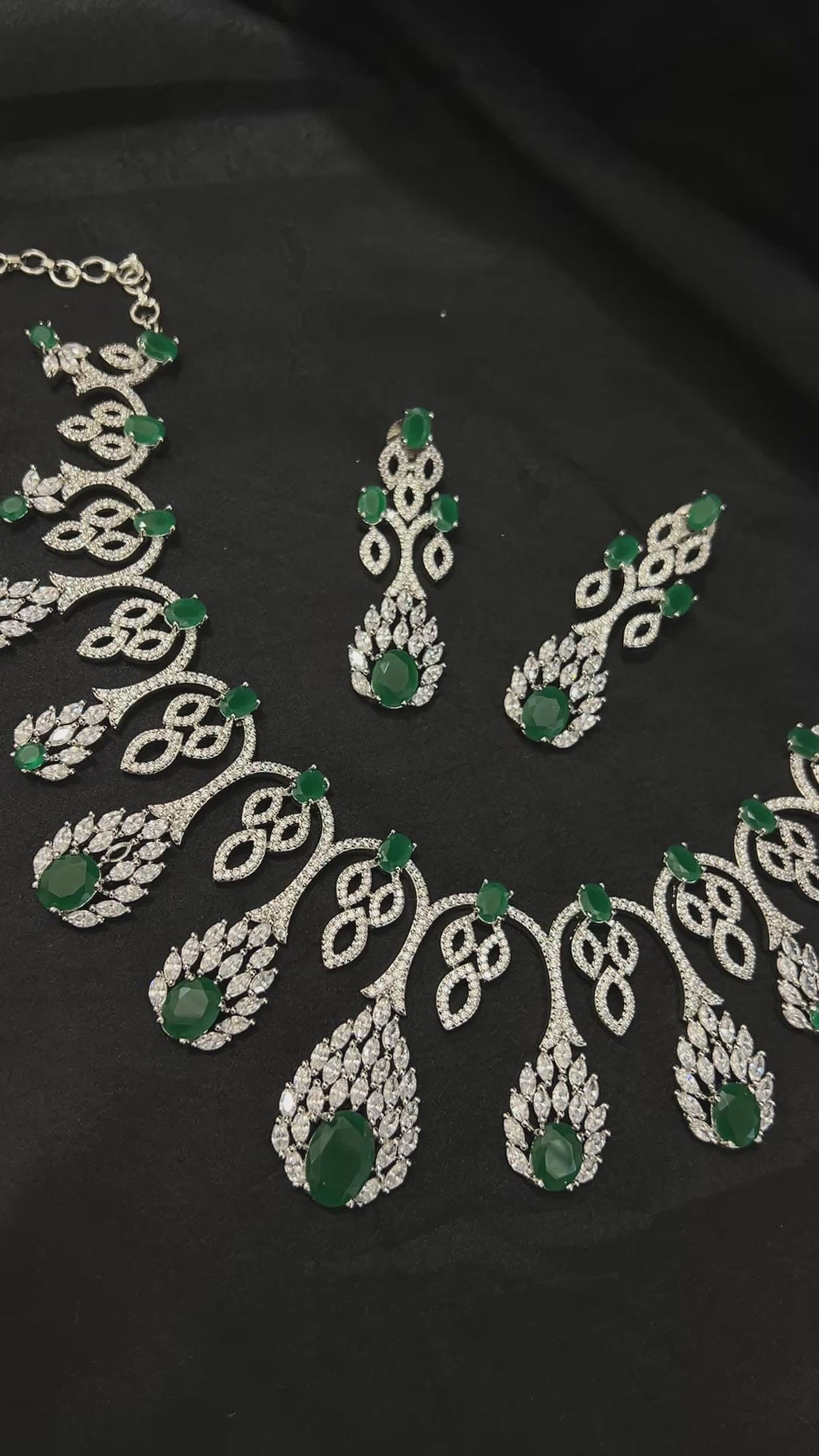 Quzey AD Emerald Necklace