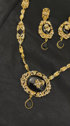 Quzey Black Maala Necklace Set