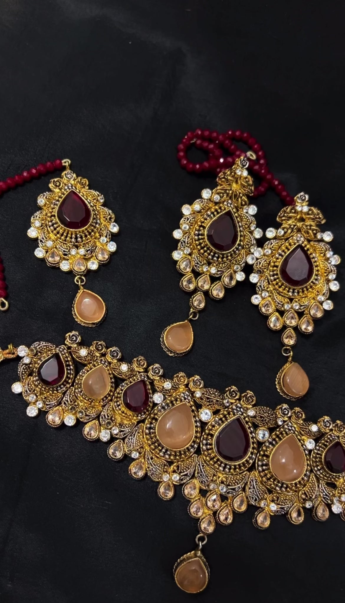Quzey Kundan Maroon Chokar Set
