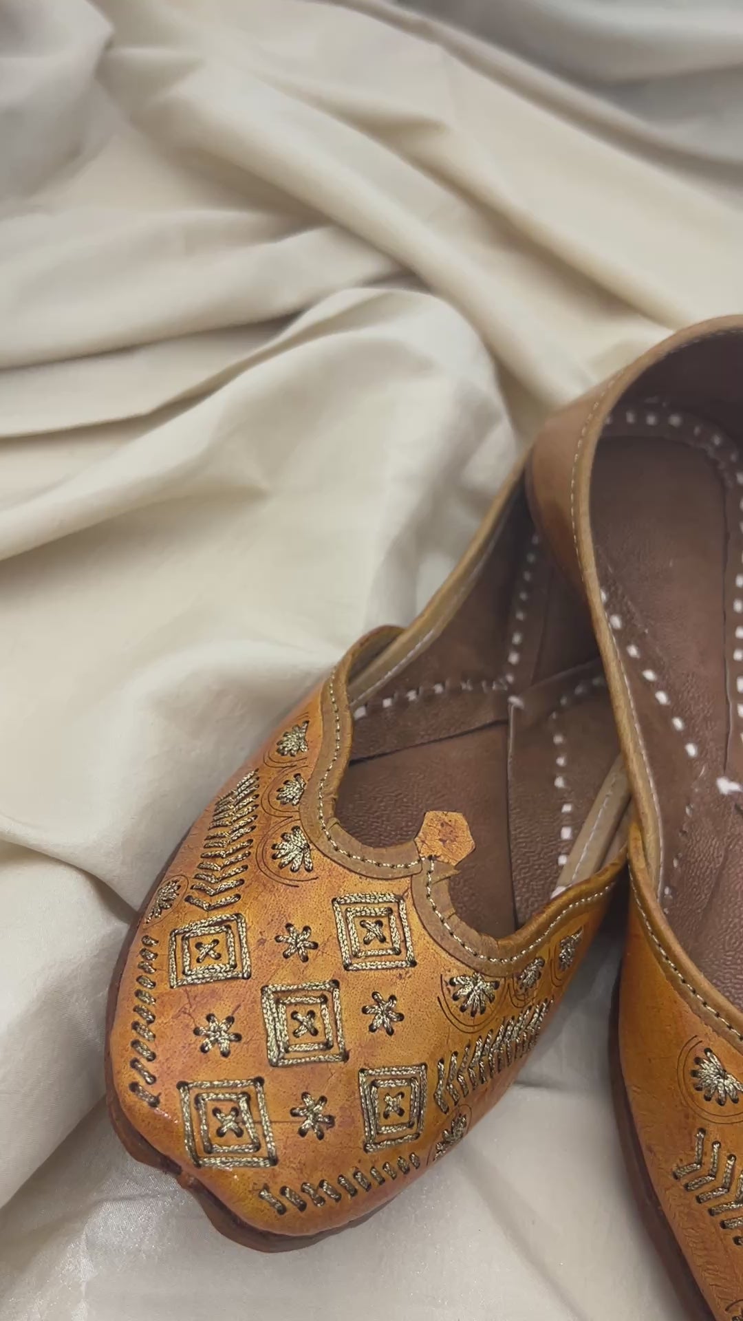 Quzey Mustard Khussa