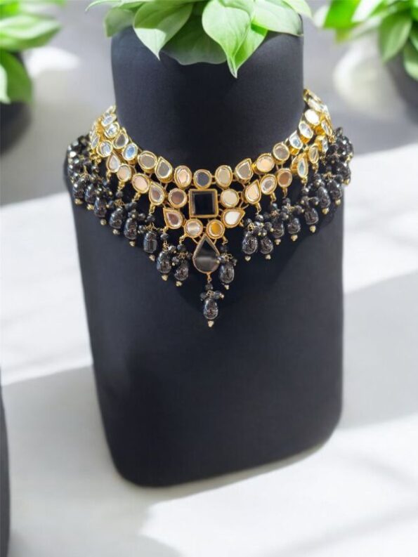 Quzey Obsidian Kundan Necklace Set